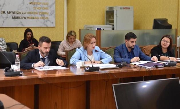 7.6 mld leke nga buxheti per rindertimin: Shkurtohen shpenzimet e Bashkive